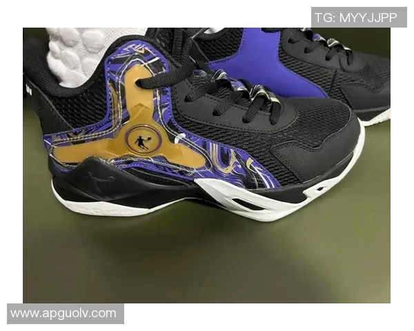 篮球装备选购指南球鞋推荐助你提升场上表现与舒适度 篮球装备选购指南球鞋推荐助你提升场上表现与舒适度